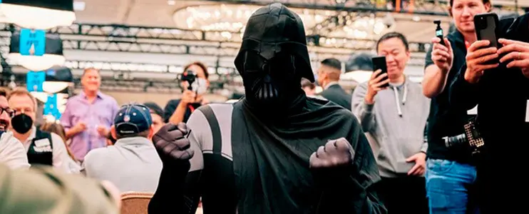 Филл Хельмут в образе Дарта Вейдера