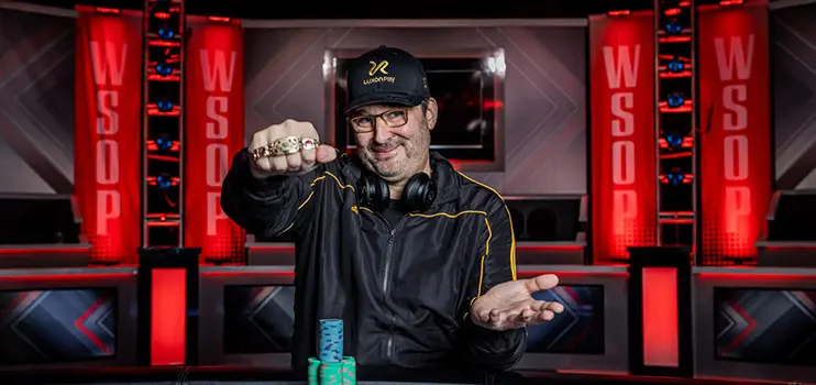 Фил Хельмут с 17 браслетом Мировой серии