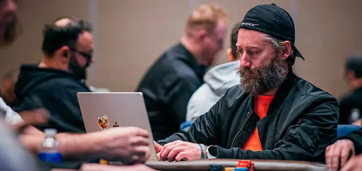 Андрес Книп за столом Wpt Drew Amato
