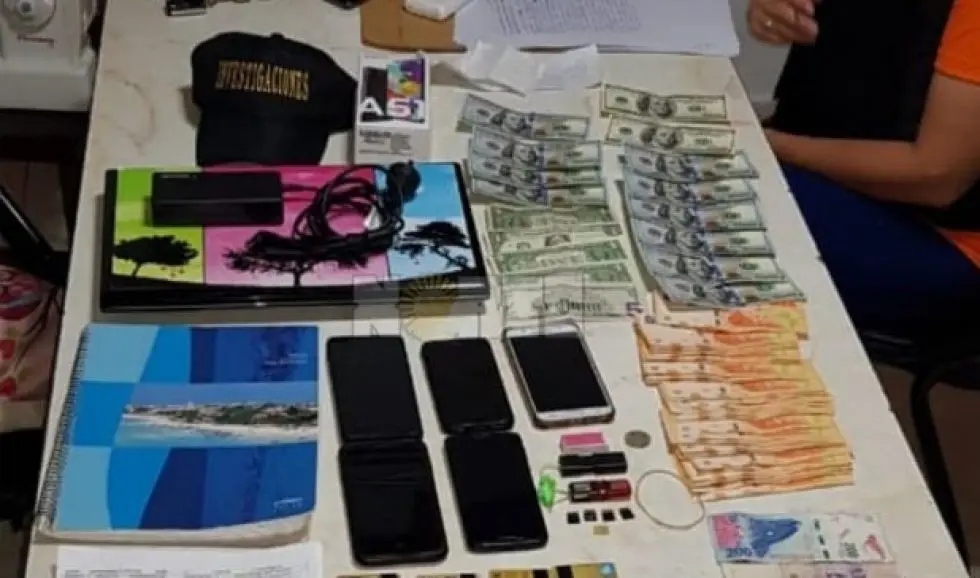 Elementos incautados en la redada policial a Red Argentina de Poker y Aconcagua Poker